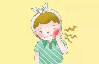 進食、遇到冷熱刺激時產(chǎn)生疼痛