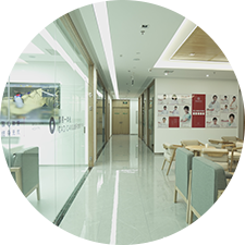 患者戴牙當天可在院內(nèi)及時調(diào)改假牙